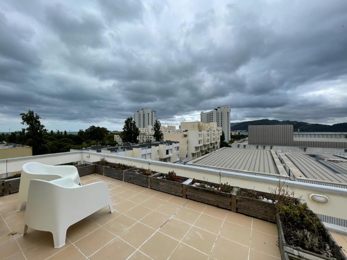 Beautiful Penthouse Apartment With Terrace - 4 Minute Walk To The Beach Troia Exterior photo