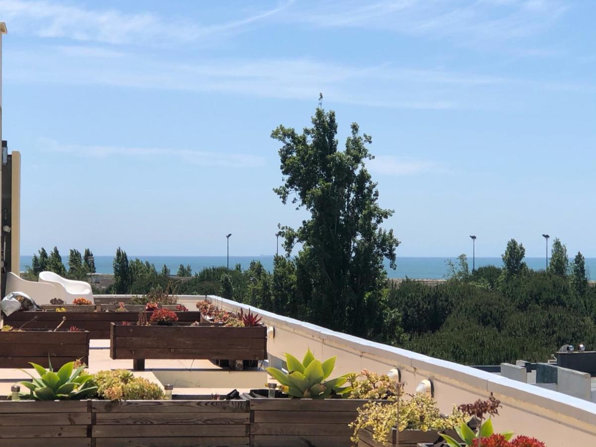 Beautiful Penthouse Apartment With Terrace - 4 Minute Walk To The Beach Troia Exterior photo